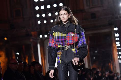 Versace’s Fall 2018 Guide to the Ultimate Rock ’n’ Roll Blowout | Vogue