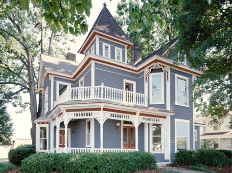 Curb Appeal Tips for Victorian Homes | HGTV