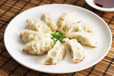 Gyoza recipe | Japanese Dumplings, How to make Gyoza - Vaya.in