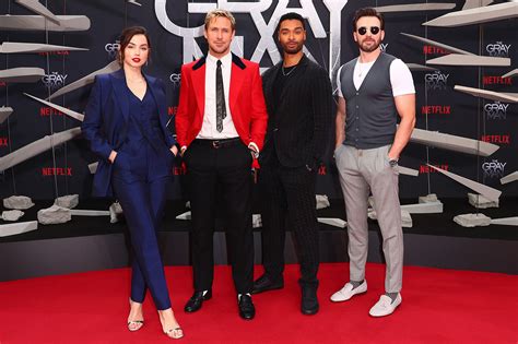 Fans mock Ana de Armas, Ryan Gosling, Chris Evans' 'Gray Man' outfits