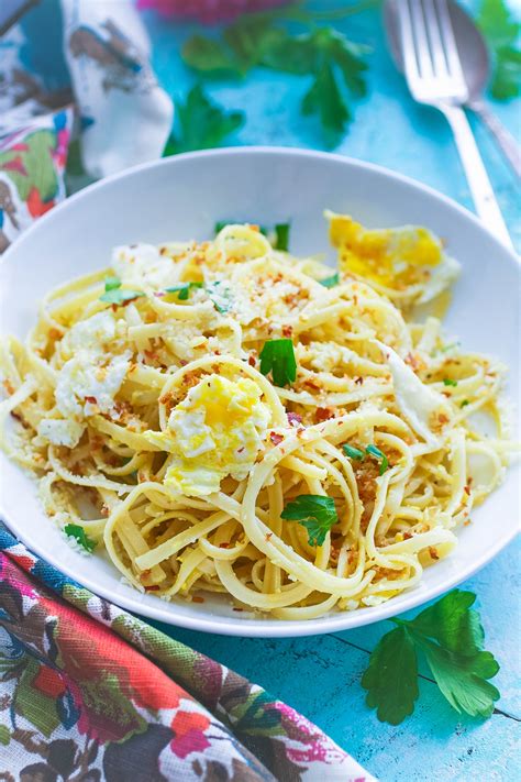 Spaghetti with Fried Eggs and Crunchy Breadcrumbs