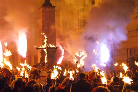 File:Lewes Guy Fawkes Night Celebrations (2) - geograph.org.uk ...