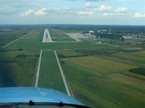 Zračna luka Zagreb (LDZA) from Cessna 172N 9A-DNI Geodetski zavod ...