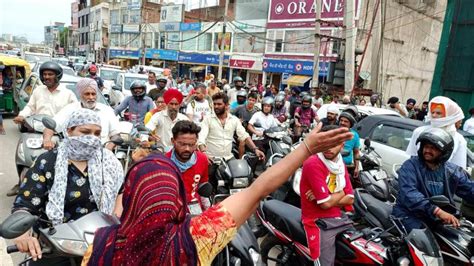 Residents block Kharar flyover over water logging - TrendRadars India