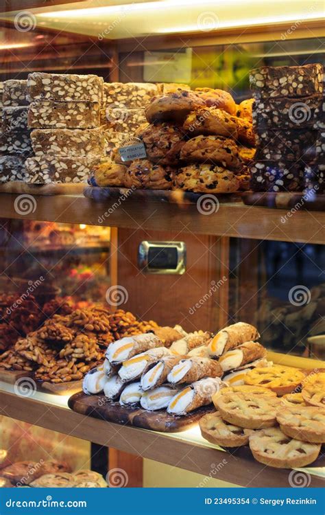 Cannoli Italian Dessert, Sicilian Pastry Vertical Stock Photo - Image ...