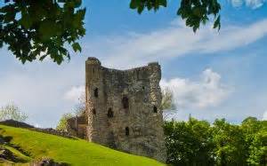 Peveril Castle | History, Photos & Visiting Information