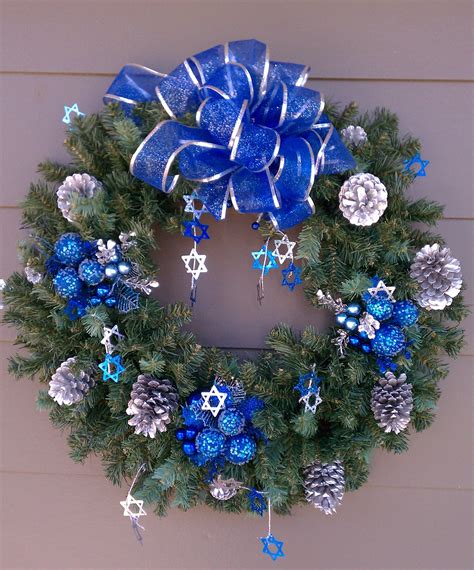 Hanukkah Wreath!!! Love it!!! | Hanukkah crafts, Hanukkah decorations, Jewish crafts