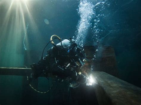 Underwater welder in 2023 | Underwater welder, Underwater welding, Underwater