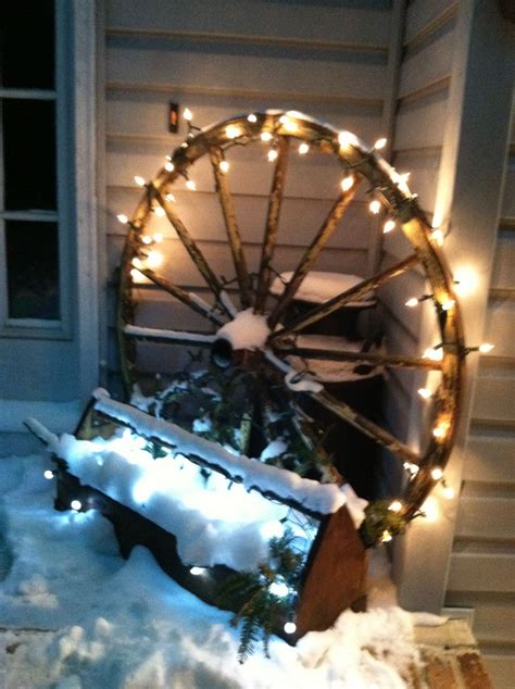 Diy christmas wagon wheel with white lights – Artofit