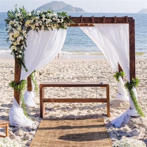 Casamento na praia: 70 ideias e dicas para uma dia inesquecível | Sunset beach weddings, Wedding ...