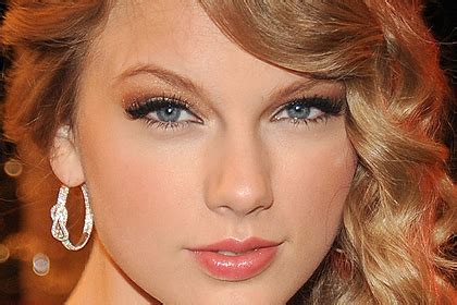 Taylor Swift Eyes ~ Fashion And Styles