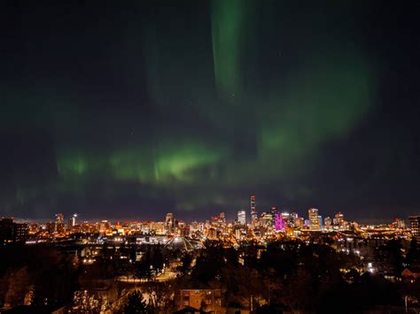 Northern lights over Edmonton : r/Edmonton