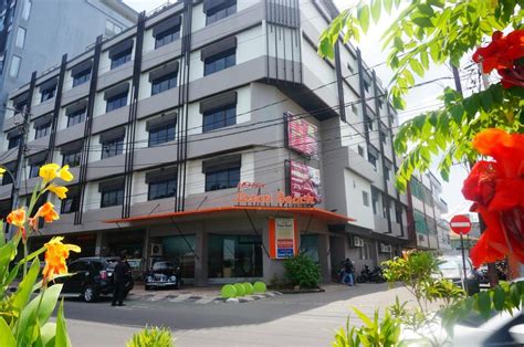 Best Price on Losari Beach Hotel Makassar in Makassar + Reviews