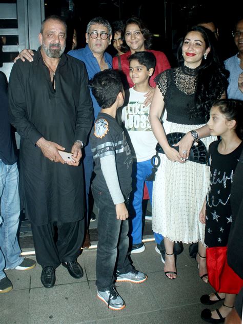 Sanjay Dutt Family Pictures - Sanjay dutt, rahul dev, nargis и еще 4 ...