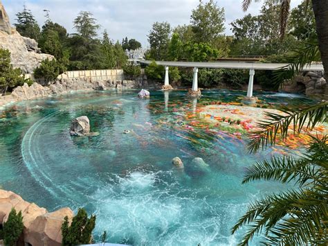 Water Jets Operating at Finding Nemo Submarine Voyage in Disneyland - WDW News Today