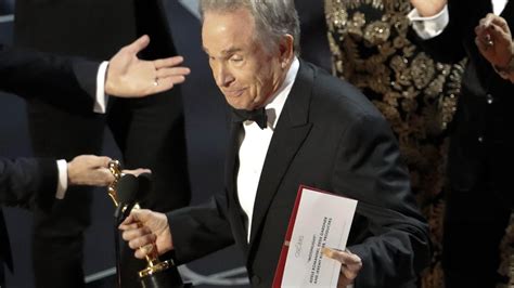 Warren Beatty calls on motion picture academy president to 'publicly clarify' Oscar snafu - LA Times