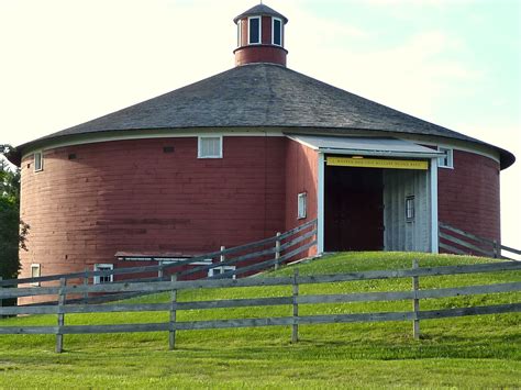 Round Barn at the Shelburne Museum in Vermont. | Shelburne museum, Outdoor structures, Green ...