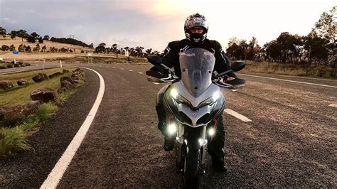 Motorcycle ride Snowy Mountains: Best motorbike rides Australia | escape.com.au