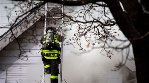 Photos: Des Moines Fire Department battles house fire on Des Moines ...