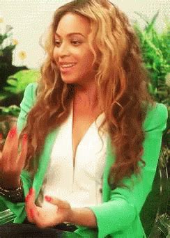 Beyonce Laughing GIF - Beyonce Laughing Explaining - Discover & Share GIFs