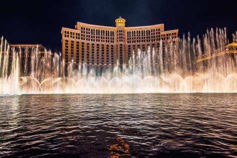 The Fountains of Bellagio at Night in Las Vegas Editorial Stock Image ...