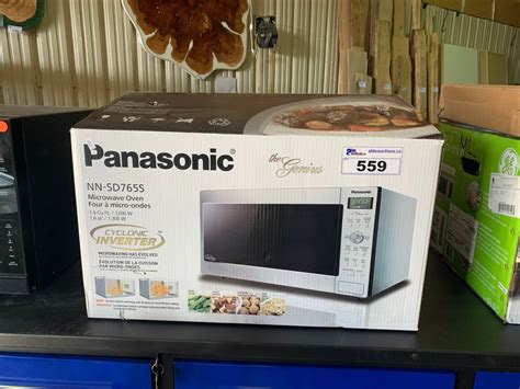 PANASONIC NN-SD765S THE GENIUS MICROWAVE OVEN 1.4 CU FT / 1200 WATT