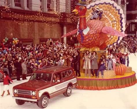 TGIF!! Vintage Macy's Thanksgiving Day Parade Found Footage & Photos!! - Pee-wee's blog