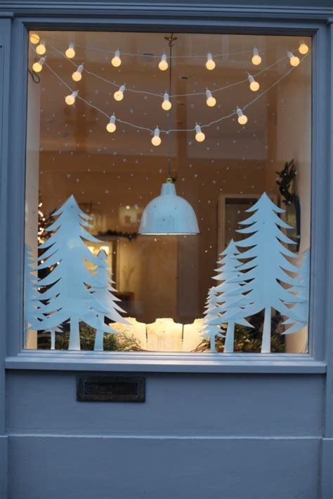 43 Elegant Christmas Window Decor Ideas