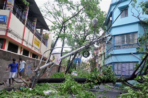 Cyclone Amphan latest: 72 dead in West Bengal, additional NDRF teams being sent - india news ...