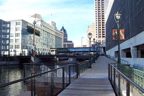Milwaukee Riverwalk - Wikipedia