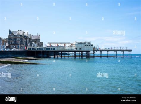 Aberystwyth beach and Pier Stock Photo - Alamy