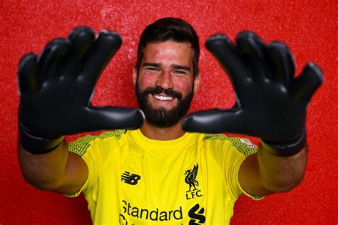 Liverpool sign Roma goalkeeper Alisson