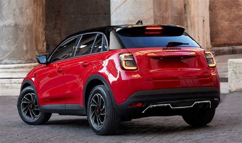 Abarth 600e: il SUV elettrico che unisce stile, potenza e cattiveria - MotorisuMotori.it