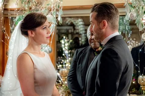 Exclusive Pics! Marrying Father Christmas Premieres on Hallmark Movies ...