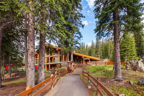 Lodge Photo Gallery | Moraine Lake Lodge in Banff