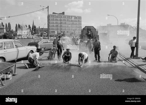 Tar Road Construction 1972 Bw Stock Photo - Alamy