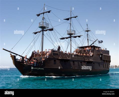 Black Pearl Ship Side View / The curse of the black pearl and has appeared in the following sequels.