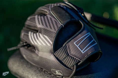 What Pros Wear: Premiere: Rawlings REV1X, Francisco Lindor's Breakthrough Glove | WPW Origins ...