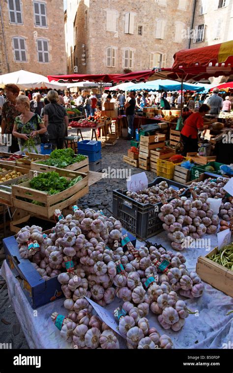 Market stalls at Villefranche de Rouergue Stock Photo - Alamy