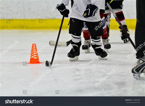 5,210 Kids playing hockey Images, Stock Photos & Vectors | Shutterstock