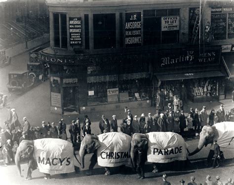 A NYC Tradition: The History of Macy's Thanksgiving Day Parade | 6sqft