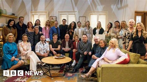 Neighbours finale: Final episode airs in Australia after 37 years - BBC ...