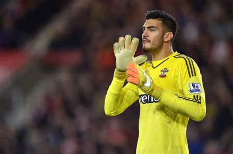 Southampton goalkeeper Paulo Gazzaniga close to completing Tottenham move