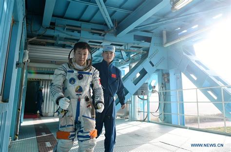 Chinese astronauts complete desert survival training