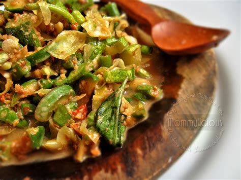 Karedok~ Raw vegetables served with peanut sauce from West Java(It's close to East Java pecel ...