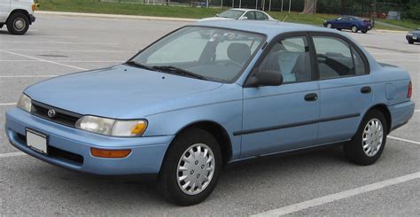 File:93-95 Toyota Corolla Sedan.jpg - Wikimedia Commons