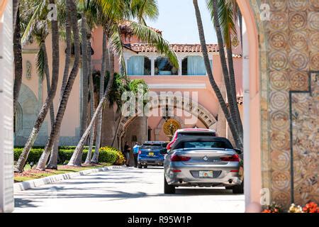 Entrance gate to Mar-a-Lago, President Donald Trump's Palm Beach ...