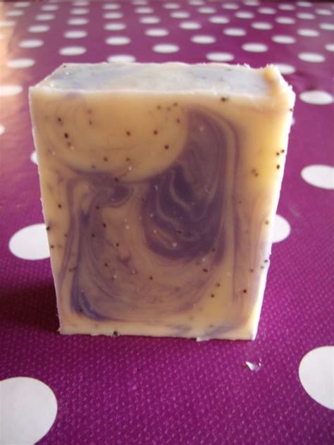 Fa-ti singur sapunul. Retete pentru sapun natural bio | Soap recipes, Home made soap, Handmade soaps