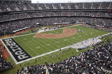 Report: Raiders Stadium Plan in Oakland is "Gurgling Blood"