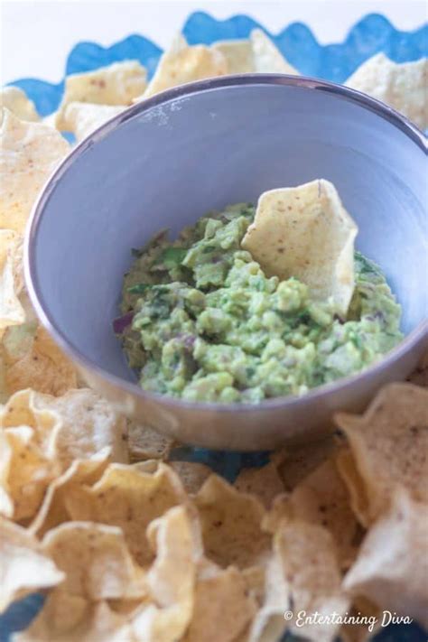 I love this fresh avocado guacamole recipe. It's perfect for dipping ...